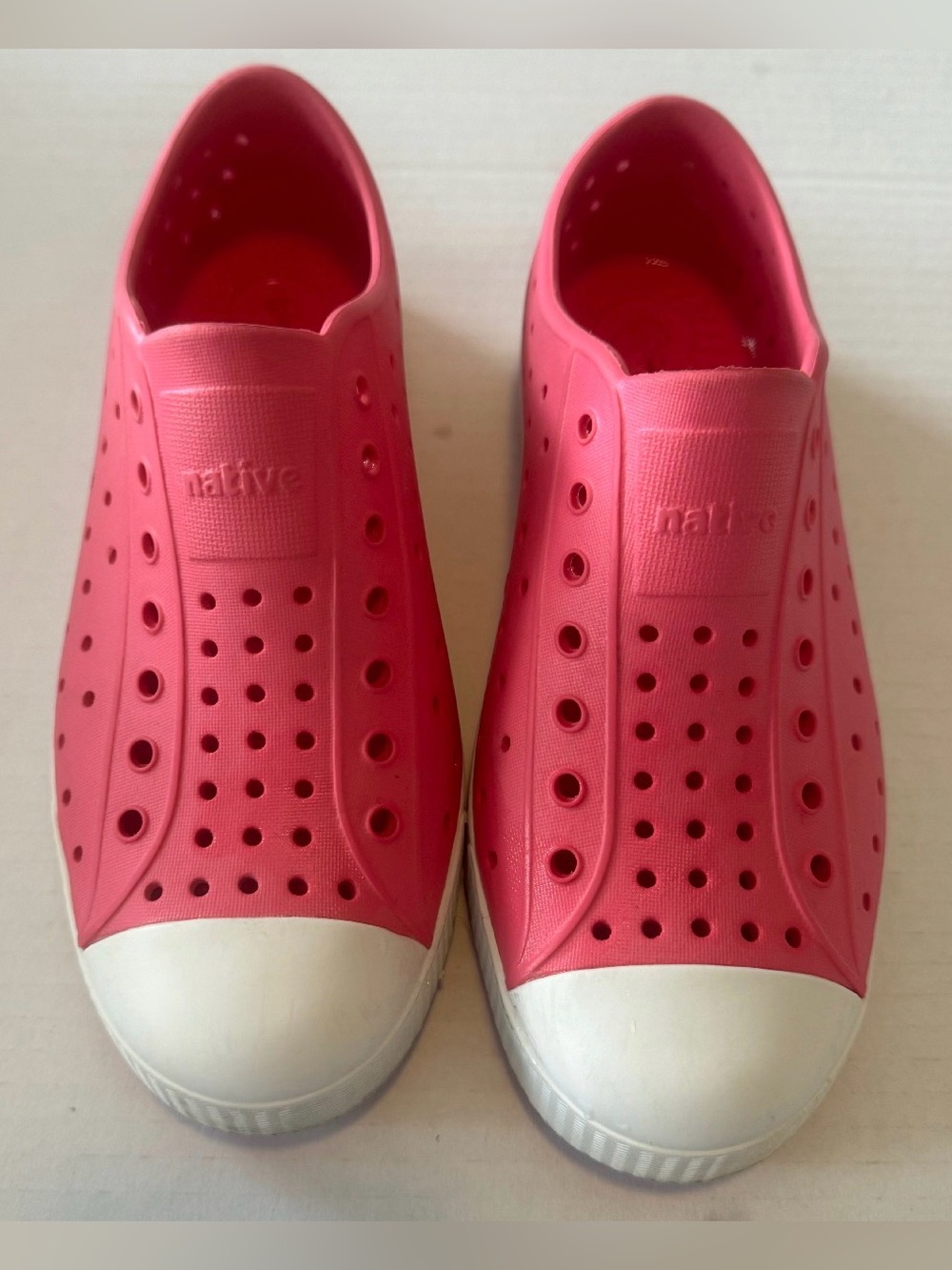 Native Jefferson Kids Water Shoes — Bright Pink Size 3 Junior